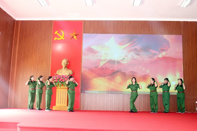 Xã Hòa Phú: Tổ chức Hội nghị gặp mặt người có công với cách mạng, thân nhân liệt sĩ tiêu biểu trên địa bàn xã- Ảnh 11.