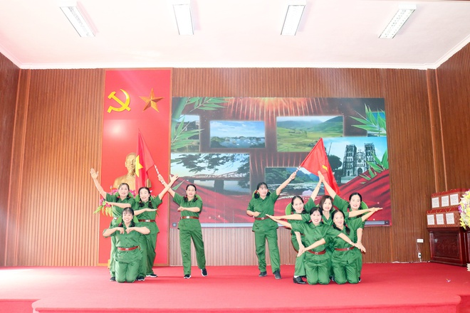 Xã Hòa Phú: Tổ chức Hội nghị gặp mặt người có công với cách mạng, thân nhân liệt sĩ tiêu biểu trên địa bàn xã- Ảnh 12.
