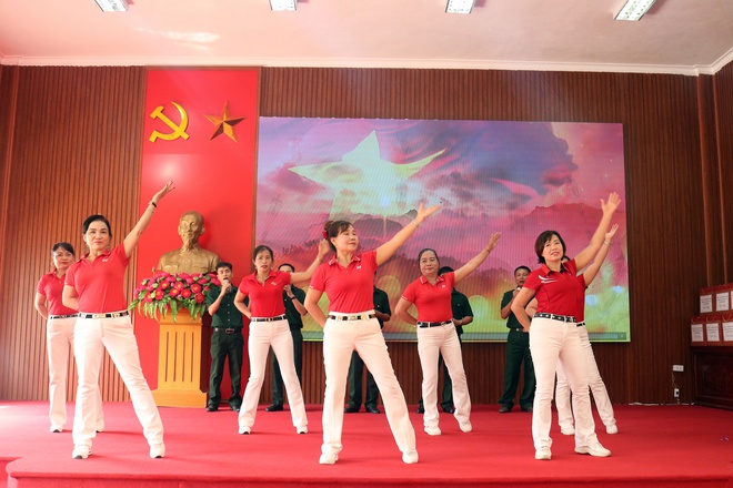 Xã Hòa Phú: Tổ chức Hội nghị gặp mặt người có công với cách mạng, thân nhân liệt sĩ tiêu biểu trên địa bàn xã- Ảnh 14.