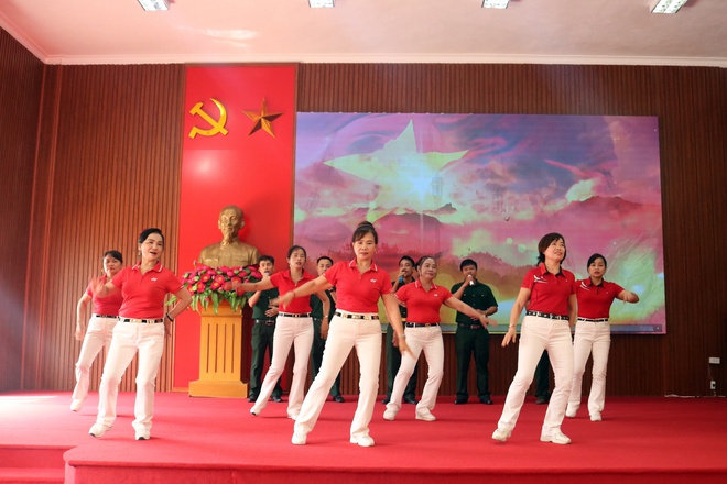 Xã Hòa Phú: Tổ chức Hội nghị gặp mặt người có công với cách mạng, thân nhân liệt sĩ tiêu biểu trên địa bàn xã- Ảnh 15.