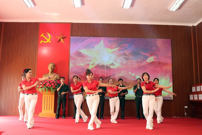 Xã Hòa Phú: Tổ chức Hội nghị gặp mặt người có công với cách mạng, thân nhân liệt sĩ tiêu biểu trên địa bàn xã- Ảnh 16.