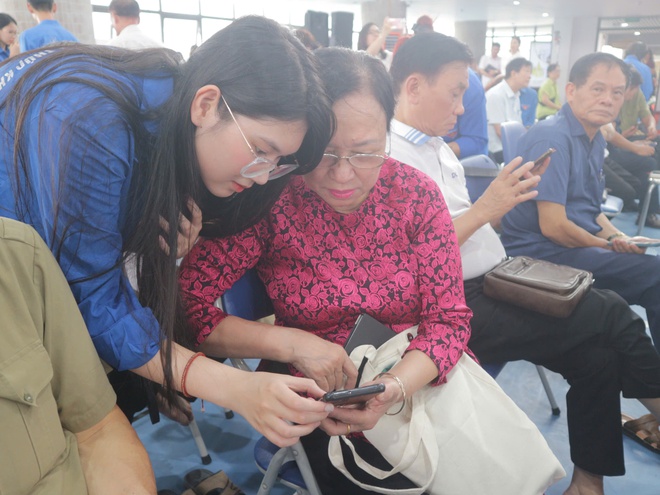 Khương Đình: Phát động phong trào “Bình dân học vụ số” và thi đua chuyển đổi số- Ảnh 10.