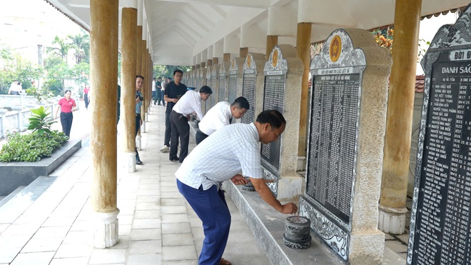 Xã Thanh Oai dâng hương tưởng niệm các Anh hùng liệt sĩ nhân kỷ niệm 78 năm ngày thương binh liệt sĩ (27/7/1947-27/7/2025)- Ảnh 7.