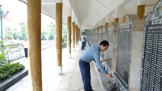 Xã Thanh Oai dâng hương tưởng niệm các Anh hùng liệt sĩ nhân kỷ niệm 78 năm ngày thương binh liệt sĩ (27/7/1947-27/7/2025)- Ảnh 6.