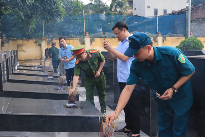 Xã Phú Nghĩa tổ chức Lễ dâng hương tưởng niệm các anh hùng liệt sĩ nhân dịp kỷ niệm 78 năm ngày Thương binh – Liệt sĩ (27/7/1947 – 27/7/2025)- Ảnh 12.