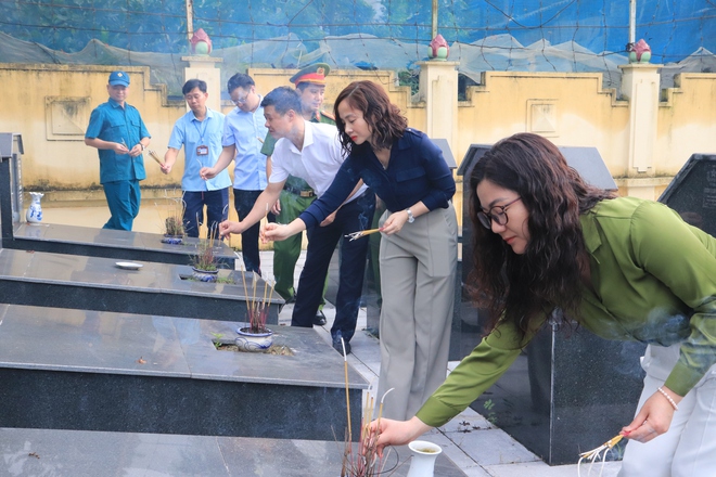 Xã Phú Nghĩa tổ chức Lễ dâng hương tưởng niệm các anh hùng liệt sĩ nhân dịp kỷ niệm 78 năm ngày Thương binh – Liệt sĩ (27/7/1947 – 27/7/2025)- Ảnh 11.
