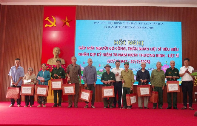 Xã Hòa Phú: Tổ chức Hội nghị gặp mặt người có công với cách mạng, thân nhân liệt sĩ tiêu biểu trên địa bàn xã- Ảnh 6.