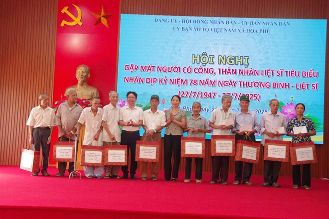 Xã Hòa Phú: Tổ chức Hội nghị gặp mặt người có công với cách mạng, thân nhân liệt sĩ tiêu biểu trên địa bàn xã- Ảnh 7.