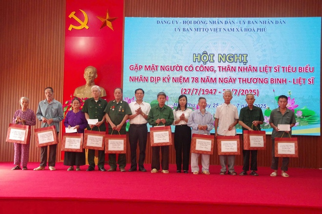 Xã Hòa Phú: Tổ chức Hội nghị gặp mặt người có công với cách mạng, thân nhân liệt sĩ tiêu biểu trên địa bàn xã- Ảnh 8.
