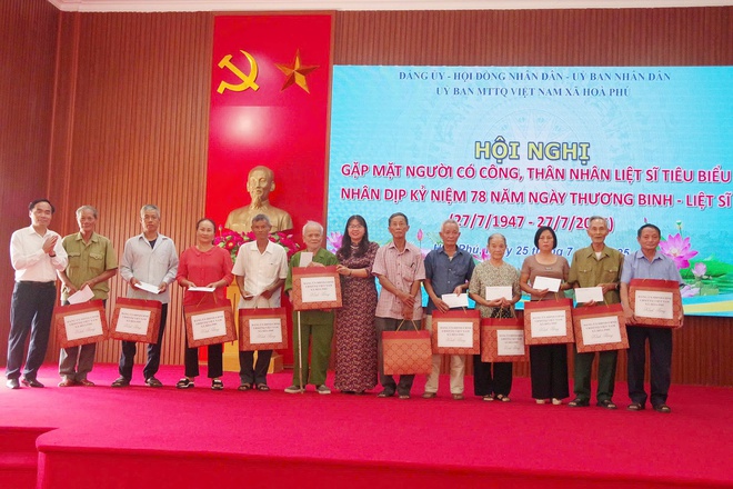 Xã Hòa Phú: Tổ chức Hội nghị gặp mặt người có công với cách mạng, thân nhân liệt sĩ tiêu biểu trên địa bàn xã- Ảnh 4.