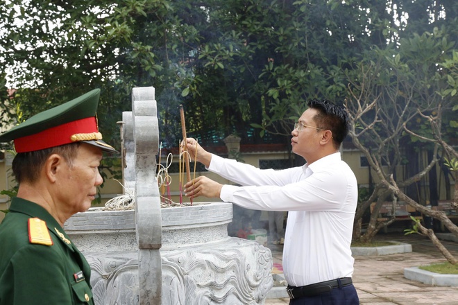Phường Hà Đông dâng hương tưởng nhớ các anh hùng liệt sĩ- Ảnh 2.