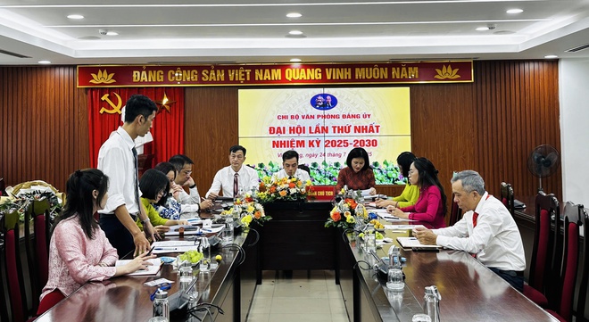 Đại hội Chi bộ Văn phòng Đảng uỷ phường Việt Hưng lần thứ I, nhiệm kỳ 2025-2030- Ảnh 5.