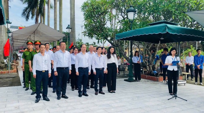 Phường Việt Hưng tổ chức dâng hương, tưởng niệm các Bà mẹ Việt Nam anh hùng, các anh hùng liệt sĩ nhân kỷ niệm 78 năm Ngày Thương binh - Liệt sĩ (27/7/1947 - 27/7/2025)- Ảnh 2.