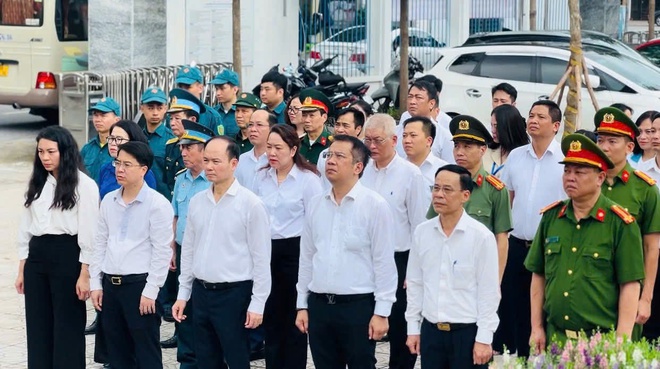 Phường Việt Hưng tổ chức dâng hương, tưởng niệm các Bà mẹ Việt Nam anh hùng, các anh hùng liệt sĩ nhân kỷ niệm 78 năm Ngày Thương binh - Liệt sĩ (27/7/1947 - 27/7/2025)- Ảnh 6.