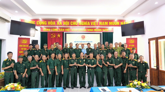 HỘI CỰU CHIẾN BINH XÃ THƯ LÂM TỔ CHỨC HỘI NGHỊ CÔNG BỐ QUYẾT ĐỊNH CHỈ ĐỊNH CÁC CHỨC DANH CHỦ CHỐT VÀ PHÁT ĐỘNG PHONG TRÀO THI ĐUA CHÀO MỪNG ĐẠI HỘI ĐẠI BIỂU ĐẢNG BỘ XÃ THƯ LÂM LẦN THỨ I, NHIỆM KỲ 2025-2030.- Ảnh 6.