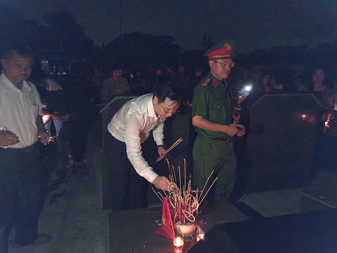 Xã Phú Nghĩa tổ chức Lễ thắp nến tri ân các Anh hùng liệt sỹ nhân dịp kỷ niệm 78 năm Ngày Thương binh – Liệt sỹ (27/7/1947-27/7/2025)- Ảnh 8. Xã Phú Nghĩa tổ chức Lễ thắp nến tri ân các Anh hùng liệt sỹ nhân dịp kỷ niệm 78 năm Ngày Thương binh – Liệt sỹ (27/7/1947-27/7/2025)- Ảnh 8.