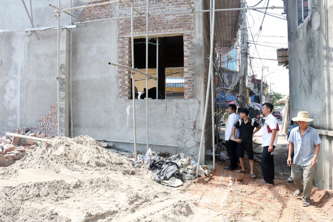 Xã Hòa Phú tăng cường quản lý đất đai, xử lý nghiêm vi phạm trật tự xây dựng trên địa bàn xã- Ảnh 1.