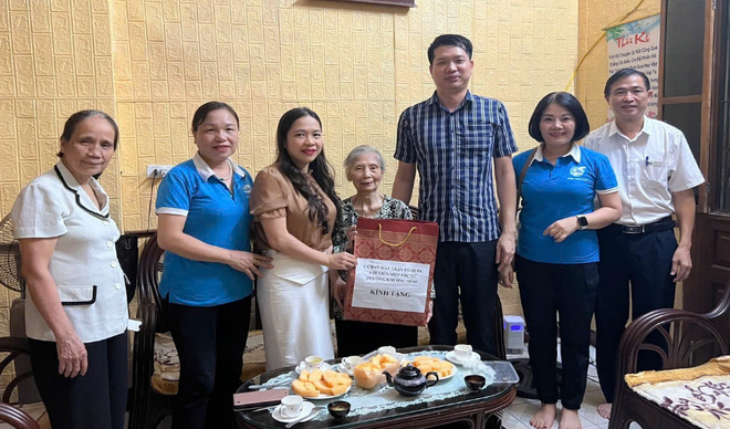 Chùm hoạt động tri ân của Mặt trận Tổ quốc và Hội Liên hiệp Phụ nữ phường Khương Đình nhân dịp kỷ niệm 78 năm Ngày Thương binh - Liệt sĩ- Ảnh 5.