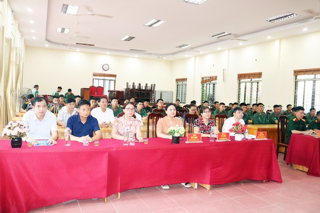 Hội nghị gặp mặt, chia tay, khen thưởng và tặng quà các chiến sĩ Tiểu đoàn Trinh sát 20 – Bộ Tư lệnh Thủ đô Hà Nội- Ảnh 2.