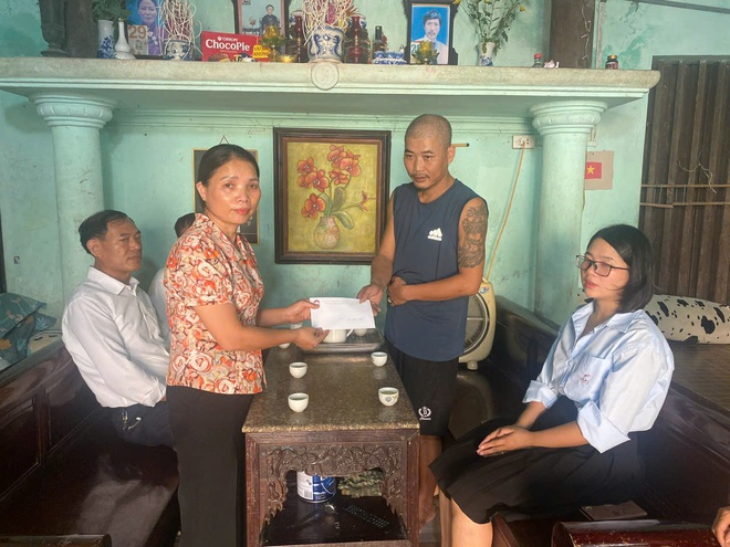 MTTQ xã Hòa Phú trao quà cho các đối tượng bị tai nạn lao động

- Ảnh 4.
