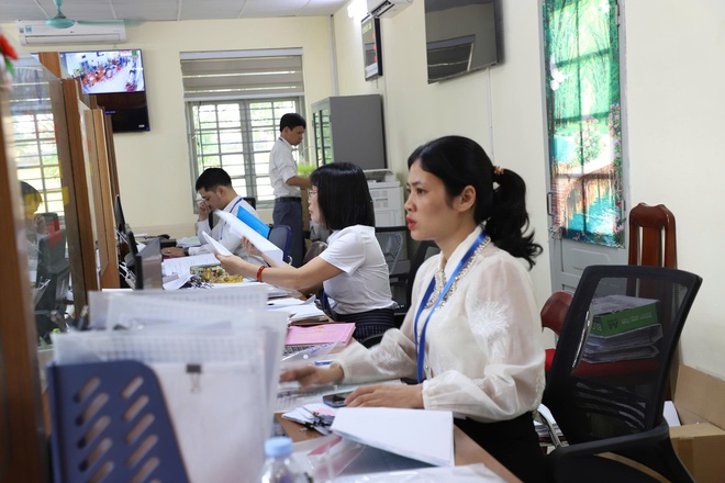 ĐIỂM PHỤC VỤ HÀNH CHÍNH CÔNG XÃ HỒNG VÂN 
ĐẢM BẢO VẬN HÀNH THÔNG SUỐT- Ảnh 4.