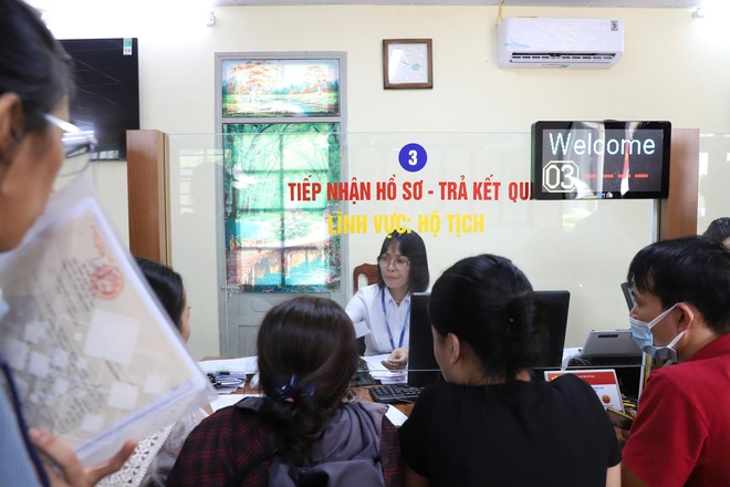 ĐIỂM PHỤC VỤ HÀNH CHÍNH CÔNG XÃ HỒNG VÂN 
ĐẢM BẢO VẬN HÀNH THÔNG SUỐT- Ảnh 5.