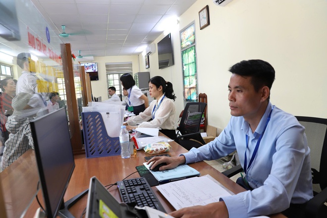 ĐIỂM PHỤC VỤ HÀNH CHÍNH CÔNG XÃ HỒNG VÂN 
ĐẢM BẢO VẬN HÀNH THÔNG SUỐT- Ảnh 6.