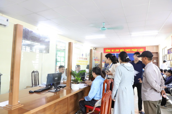 ĐIỂM PHỤC VỤ HÀNH CHÍNH CÔNG XÃ HỒNG VÂN 
ĐẢM BẢO VẬN HÀNH THÔNG SUỐT- Ảnh 7.