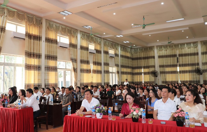 Phú Nghĩa tổ chức Lớp bồi dưỡng chính trị hè năm 2025 cho đội ngũ, cán bộ lãnh đạo quản lý, giáo viên, nhân viên trường học- Ảnh 3.