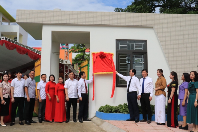 Phú Nghĩa tổ chức Lễ gắn biển công trình chào mừng Đại hội Đại biểu Đảng bộ xã lần thứ I, nhiệm kỳ 2025 – 2030
- Ảnh 6. Phú Nghĩa tổ chức Lễ gắn biển công trình chào mừng Đại hội Đại biểu Đảng bộ xã lần thứ I, nhiệm kỳ 2025 – 2030
- Ảnh 6.