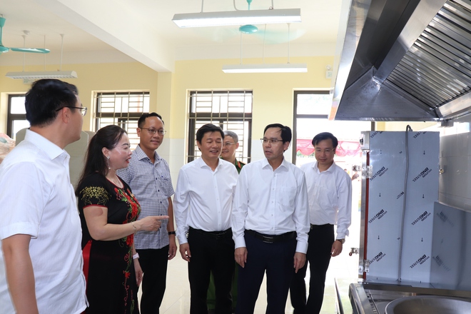 Phú Nghĩa tổ chức Lễ gắn biển công trình chào mừng Đại hội Đại biểu Đảng bộ xã lần thứ I, nhiệm kỳ 2025 – 2030
- Ảnh 8.