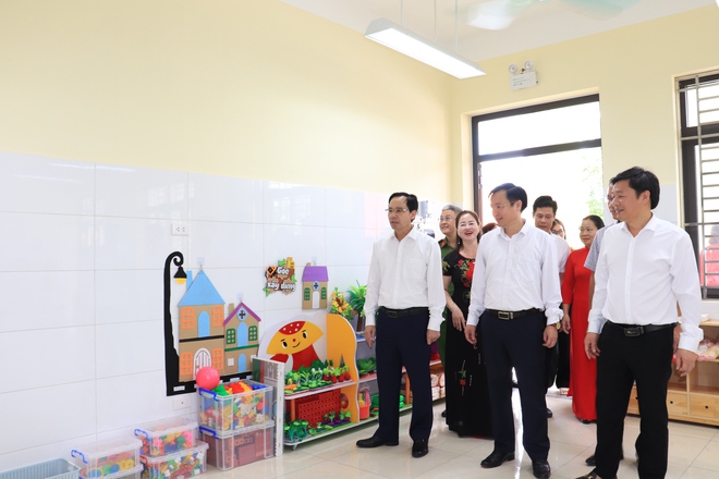 Phú Nghĩa tổ chức Lễ gắn biển công trình chào mừng Đại hội Đại biểu Đảng bộ xã lần thứ I, nhiệm kỳ 2025 – 2030
- Ảnh 10.