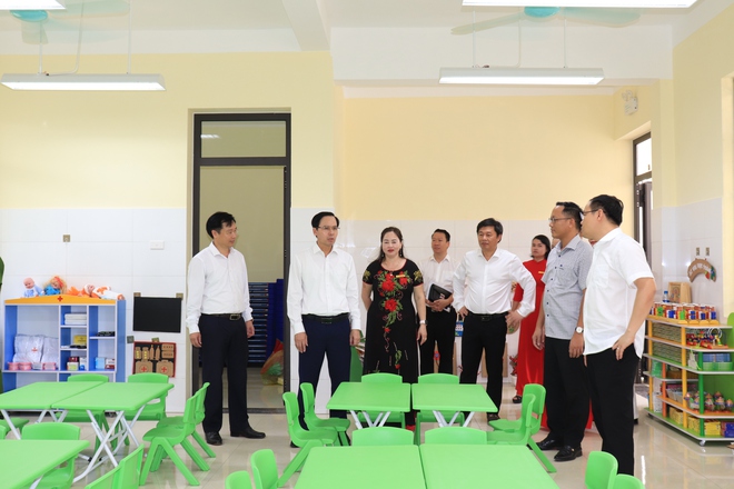 Phú Nghĩa tổ chức Lễ gắn biển công trình chào mừng Đại hội Đại biểu Đảng bộ xã lần thứ I, nhiệm kỳ 2025 – 2030
- Ảnh 9.
