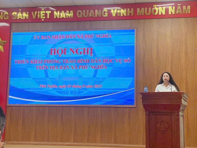 Xã Phú Nghĩa tiếp tục triển khai các mô hình “Bình dân học vụ số”- Ảnh 1. Xã Phú Nghĩa tiếp tục triển khai các mô hình “Bình dân học vụ số”- Ảnh 1.