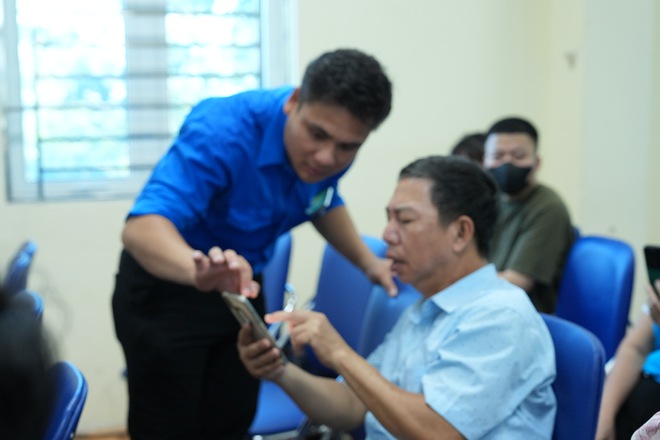 UBND PHƯỜNG YÊN NGHĨA TỔ CHỨC TẬP HUẤN ỨNG DỤNG CÔNG NGHỆ SỐ VÀ TRÍ TUỆ NHÂN TẠO (AI) CHO CÁN BỘ, CÔNG CHỨC VÀ TỔ CÔNG NGHỆ SỐ CỘNG ĐỒNG- Ảnh 6.