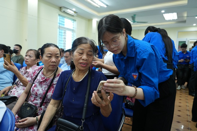 UBND PHƯỜNG YÊN NGHĨA TỔ CHỨC TẬP HUẤN ỨNG DỤNG CÔNG NGHỆ SỐ VÀ TRÍ TUỆ NHÂN TẠO (AI) CHO CÁN BỘ, CÔNG CHỨC VÀ TỔ CÔNG NGHỆ SỐ CỘNG ĐỒNG- Ảnh 10.