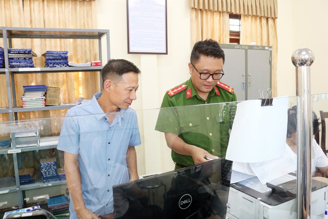 Xã Hòa Phú: Thực hiện nghiêm túc về việc hướng dẫn đổi thẻ đảng viên- Ảnh 4.