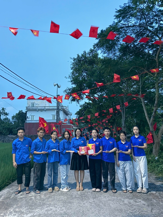 Đoàn Thanh niên xã Hòa Phú và chi đoàn thôn Phú Đức triển khai Công trình thanh niên "Đường Cờ Tổ Quốc"- Ảnh 1.