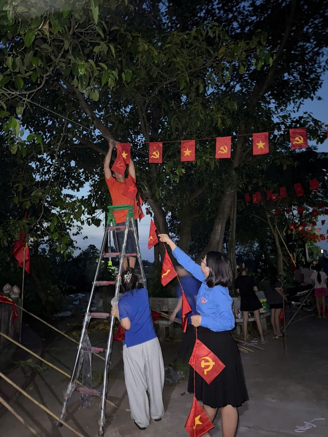 Đoàn Thanh niên xã Hòa Phú và chi đoàn thôn Phú Đức triển khai Công trình thanh niên "Đường Cờ Tổ Quốc"- Ảnh 3.