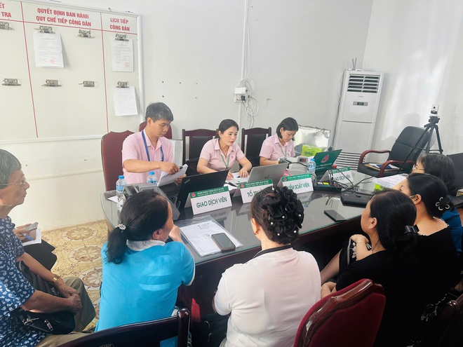 PHÒNG GIAO DỊCH NGÂN HÀNG CHÍNH SÁCH XÃ HỘI (NHCSXH) HÀ ĐÔNG TỔ CHỨC GIAO BAN THÁNG 8 TẠI PHƯỜNG YÊN NGHĨA - Ảnh 1.