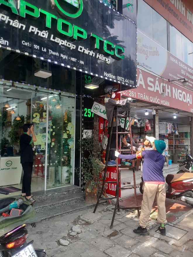 Phường Cầu Giấy ra quân xử lý vi phạm trật tự đô thị trên tuyến phố Trần Quốc Hoàn- Ảnh 5.