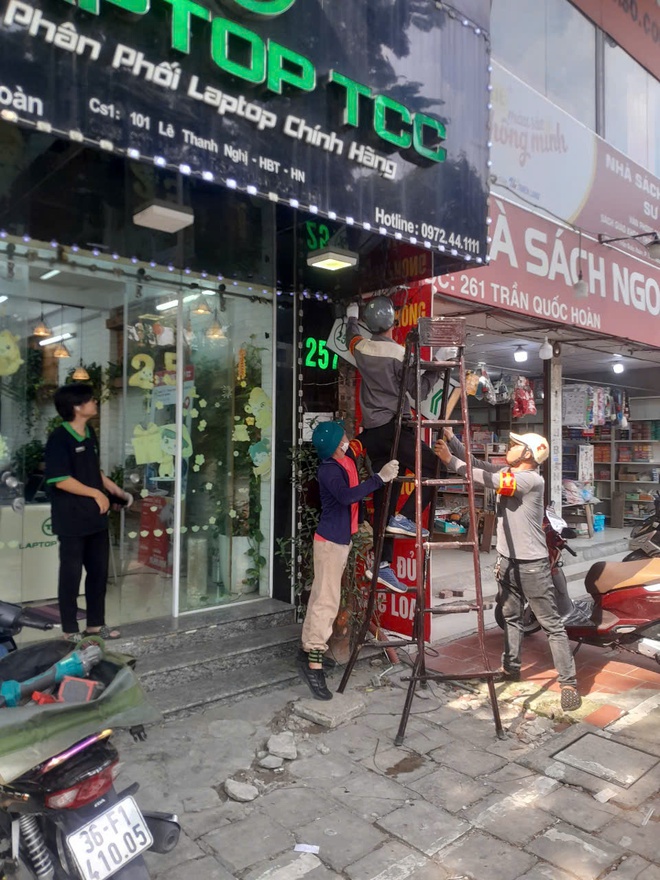 Phường Cầu Giấy ra quân xử lý vi phạm trật tự đô thị trên tuyến phố Trần Quốc Hoàn- Ảnh 6.