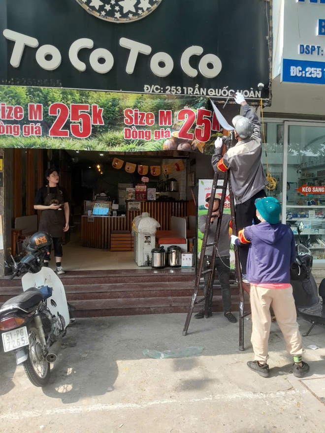 Phường Cầu Giấy ra quân xử lý vi phạm trật tự đô thị trên tuyến phố Trần Quốc Hoàn- Ảnh 4.