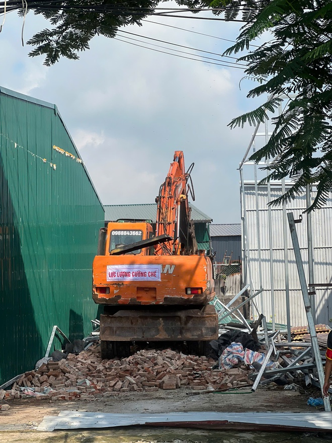 UBND Xã Ngọc Hồi tổ chức cưỡng chế buộc thực hiện biện pháp khắc phục hậu quả  đối với các trường hợp vi phạm tại xã Ngọc Hồi- Ảnh 7.
