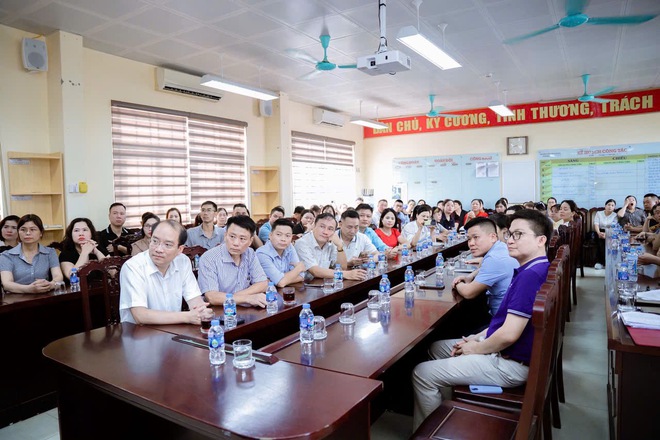 NGÀY HỘI TRẢI NGHIỆM TRÍ TUỆ NHÂN TẠO (AI) VÀ ROBOTICS TẠI TRƯỜNG THCS VĨNH HƯNG- Ảnh 3.