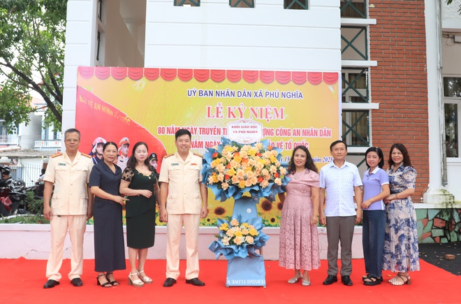 Phú Nghĩa tổ chức Lễ kỷ niệm 80 năm ngày truyền thống Công an nhân dân; 20 năm Ngày hội Toàn dân bảo vệ an ninh Tổ quốc- Ảnh 12.