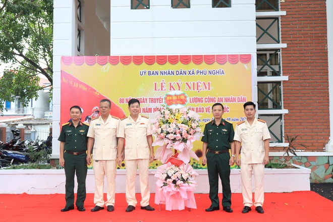 Phú Nghĩa tổ chức Lễ kỷ niệm 80 năm ngày truyền thống Công an nhân dân; 20 năm Ngày hội Toàn dân bảo vệ an ninh Tổ quốc- Ảnh 13.