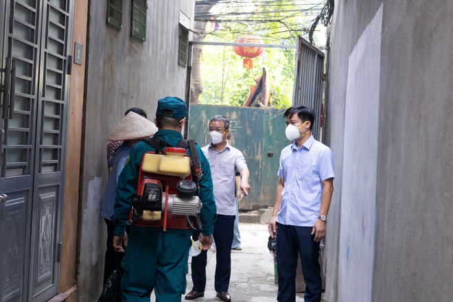 Khương Đình: Tổ chức phun hóa chất diệt muỗi phòng chống sốt xuất huyết- Ảnh 3.