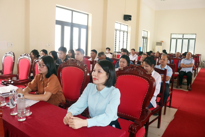 UBND xã Hòa Phú: Tổ chức Hội nghị tập huấn chuyển đổi số năm 2025- Ảnh 2.