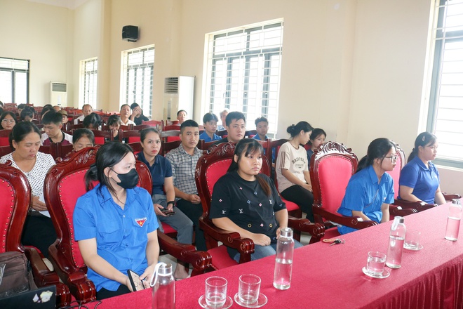 UBND xã Hòa Phú: Tổ chức Hội nghị tập huấn chuyển đổi số năm 2025- Ảnh 3.
